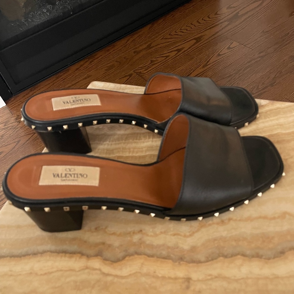 Authentic valentino sandals with block heels